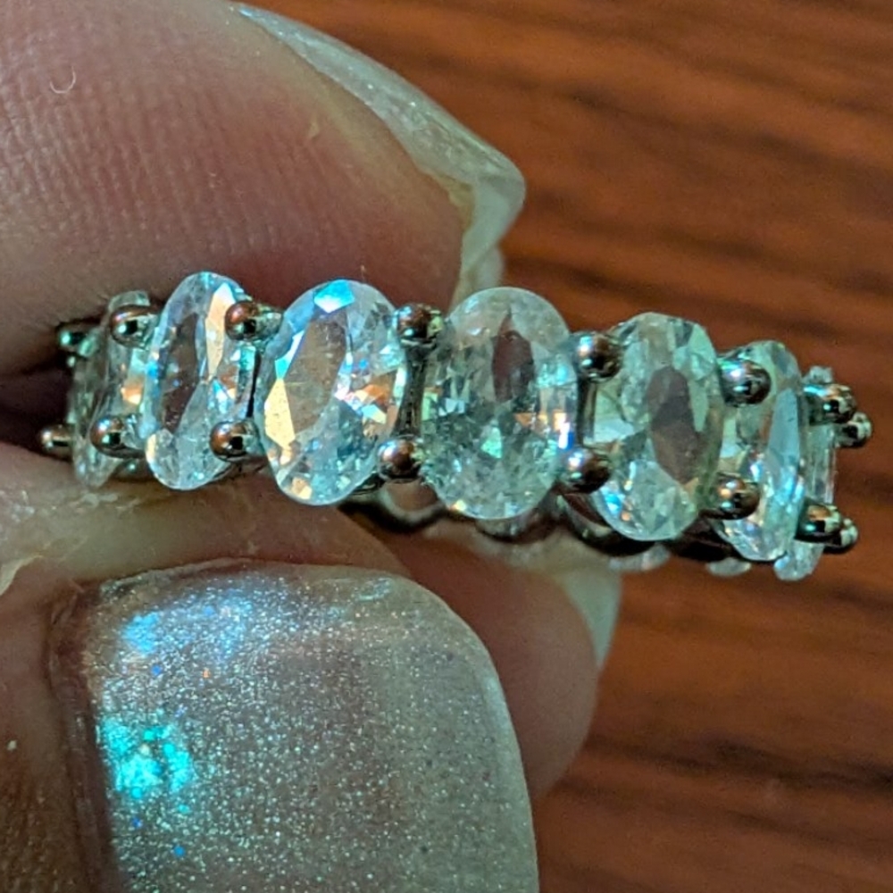 Elegant Silver Women's Ring - Picture 5 of 9